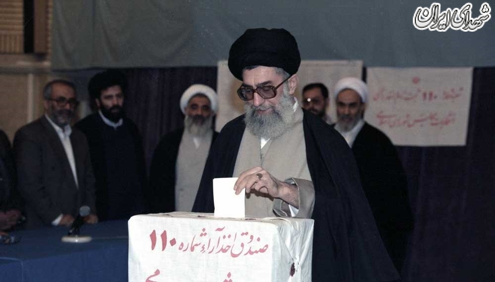 رهبر انقلاب و مرحوم هاشمی پای صندوق+عکس رهبر انقلاب و مرحوم هاشمی پای صندوق+عکس