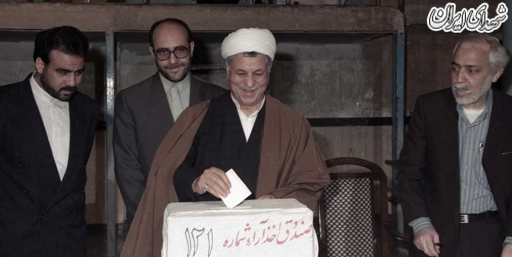 رهبر انقلاب و مرحوم هاشمی پای صندوق+عکس رهبر انقلاب و مرحوم هاشمی پای صندوق+عکس