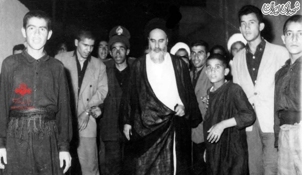 امام خمینی(ره) در یک دسته عزاداری +عکس امام خمینی(ره) در یک دسته عزاداری +عکس