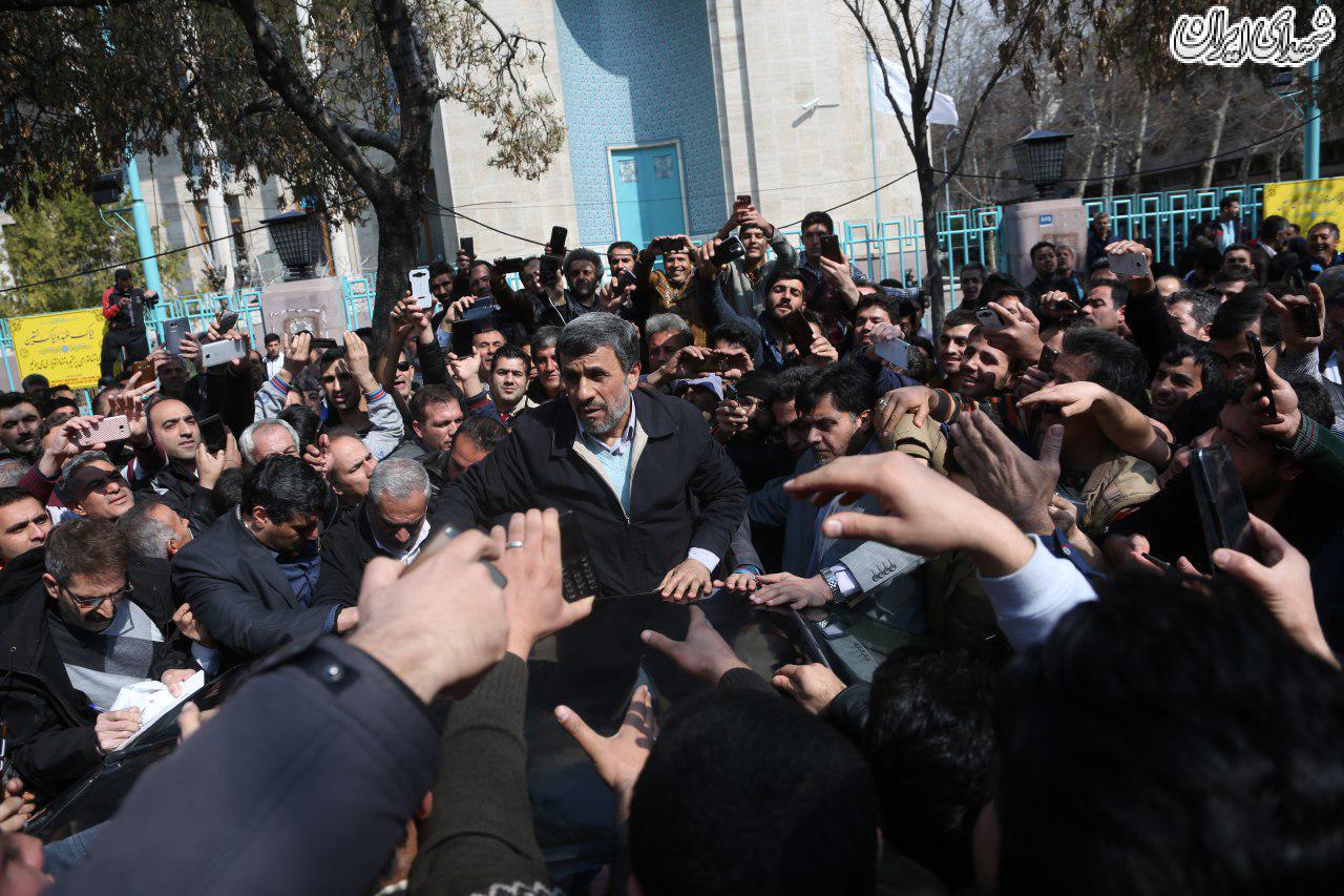 استقبال از احمدی نژاد در بازار تهران+عکس استقبال از احمدی نژاد در بازار تهران+عکس