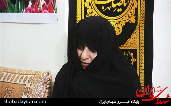 عکس/ حضور حسین سیب سرخی و سید مجید بنی فاطمه در منزل شهید مدافع حرم رضا عادلی