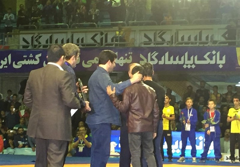وزیر جام را به روسها داد، برق سالن قطع شد