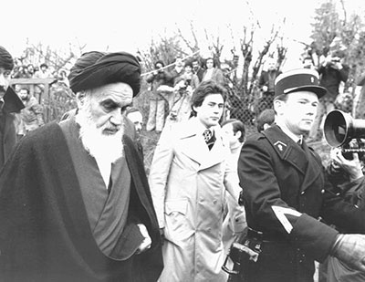 برخورد امام(ره) با تیم حفاظت فرانسوی در پاریس برخورد امام(ره) با تیم حفاظت فرانسوی در پاریس
