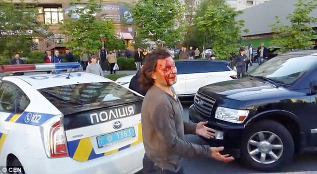 لحظه درگیری قهرمان کشتی جهان با پلیس!+عکس لحظه درگیری قهرمان کشتی جهان با پلیس!+عکس