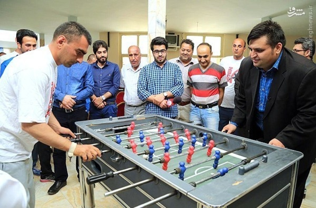 فوتبال‌ دستی بازی کردن حسین رضازاده+ عکس