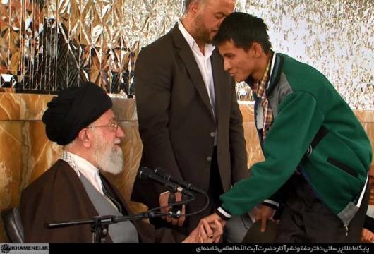 دیدار خانواده شهدای مدافع حرم افغانی با رهبرانقلاب +تصاویر دیدار خانواده شهدای مدافع حرم افغانی با رهبرانقلاب +تصاویر