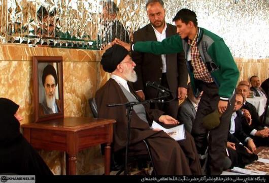 دیدار خانواده شهدای مدافع حرم افغانی با رهبرانقلاب +تصاویر دیدار خانواده شهدای مدافع حرم افغانی با رهبرانقلاب +تصاویر
