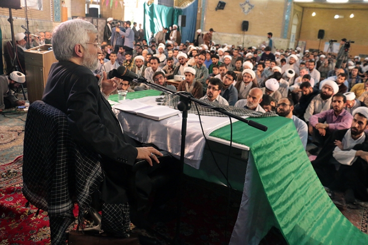 انقلابی هزینه می‌دهد اما غیرانقلابی هزینه می‌کند