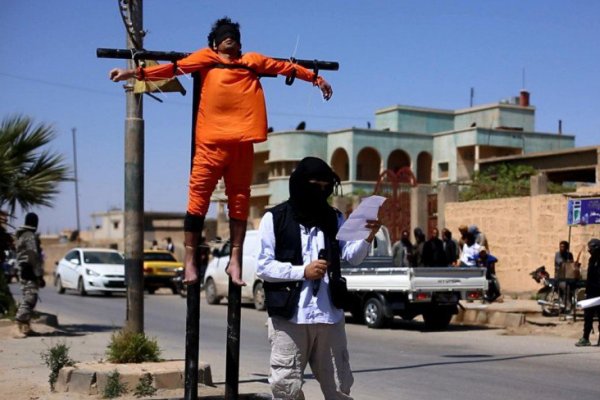 اعدام فجیع دو مرد سوری به دست داعش + تصاویر اعدام فجیع دو مرد سوری به دست داعش + تصاویر
