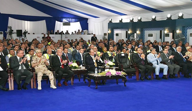 تِم پرچم اسرائیل در سالن سخنرانی سیسی! +عکس تِم پرچم اسرائیل در سالن سخنرانی سیسی! +عکس