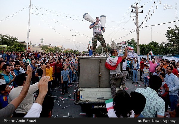 رجزخوانی به سبک هواداران کشتی فرنگی+عکس
