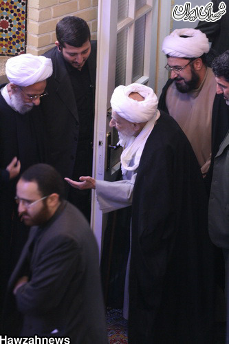 استقبال آیت‌الله بهجت از علامه مصباح +عکس