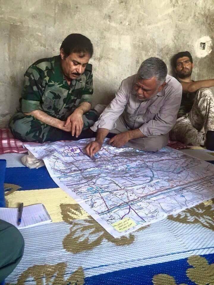 عکس جالب فرماندهان شیعه و سنی در فلوجه! عکس جالب فرماندهان شیعه و سنی در فلوجه!