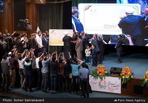 رونمایی از تمبر جشنواره مدافعان حرم+عکس رونمایی از تمبر جشنواره مدافعان حرم+عکس