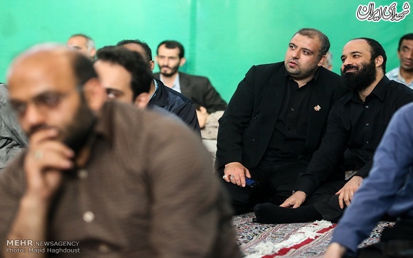 عکس/ بزرگداشت مدافعان حرم با نوای حاج منصور