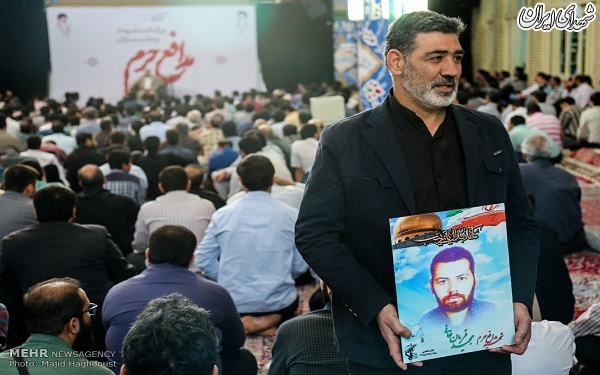عکس/ بزرگداشت مدافعان حرم با نوای حاج منصور