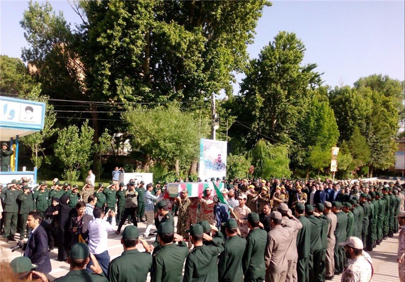 عکس/تشییع باشکوه شهید رستمی مقدم در خرمآباد عکس/تشییع باشکوه شهید رستمی مقدم در خرمآباد