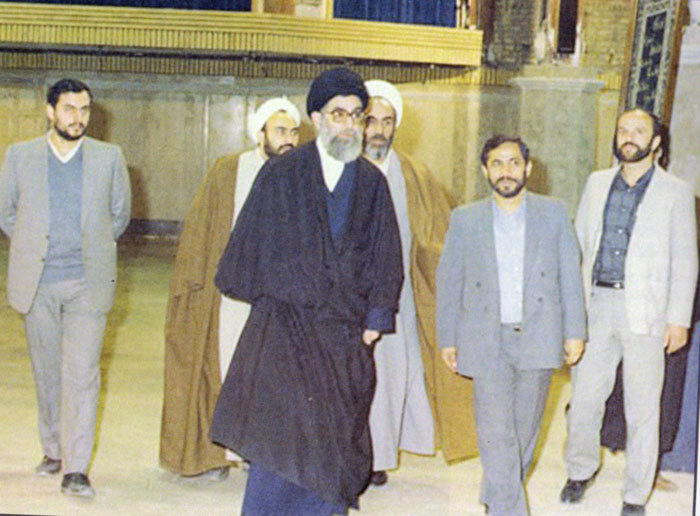 چرا رهبر انقلاب در چرا رهبر انقلاب در