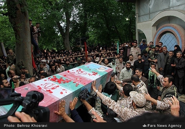 در تلگرام خواندم لشکر ۲۵ کربلا در محاصره است در تلگرام خواندم لشکر ۲۵ کربلا در محاصره است