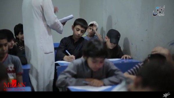 شروع فصل امتحانات در مدارس داعش + عکس شروع فصل امتحانات در مدارس داعش + عکس