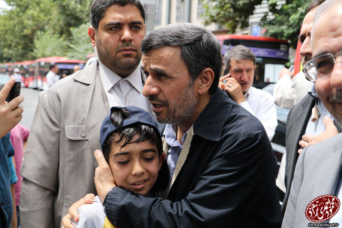 استقبال از احمدی‌نژاد در راهپیمایی روز قدس +تصاویر