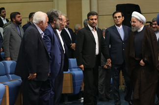در ضیافت افطار روحانی با هنرمندان چه گذشت؟ در ضیافت افطار روحانی با هنرمندان چه گذشت؟