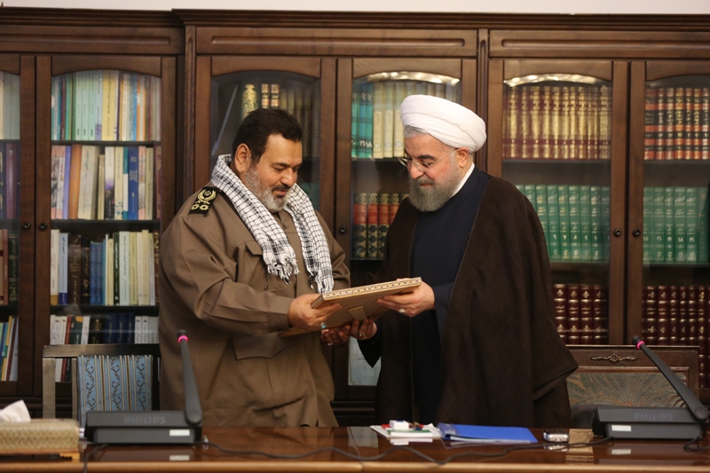 تقدیر روحانی از سرلشکر فیروزآبادی +عکس تقدیر روحانی از سرلشکر فیروزآبادی +عکس