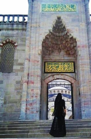 پوشش یک بازیگر زن ایرانی در ترکیه +عکس