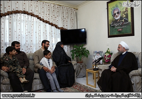 دیدار رئیسجمهور با خانواده یک شهید مدافع حرم دیدار رئیسجمهور با خانواده یک شهید مدافع حرم