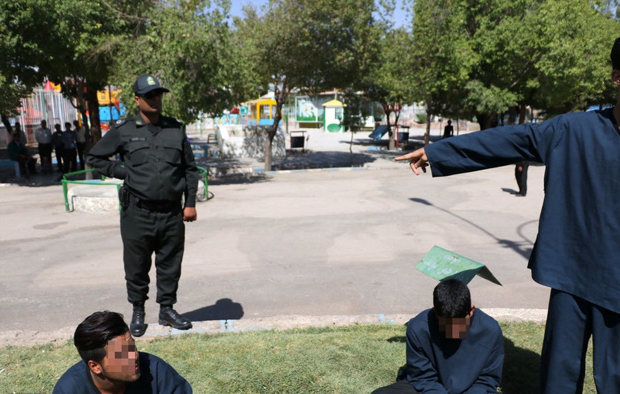 قمار مرگبار چند جوان مست در کرمان! + عکس قمار مرگبار چند جوان مست در کرمان! + عکس
