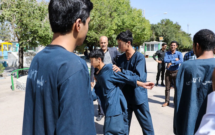 قمار مرگبار چند جوان مست در کرمان! + عکس قمار مرگبار چند جوان مست در کرمان! + عکس