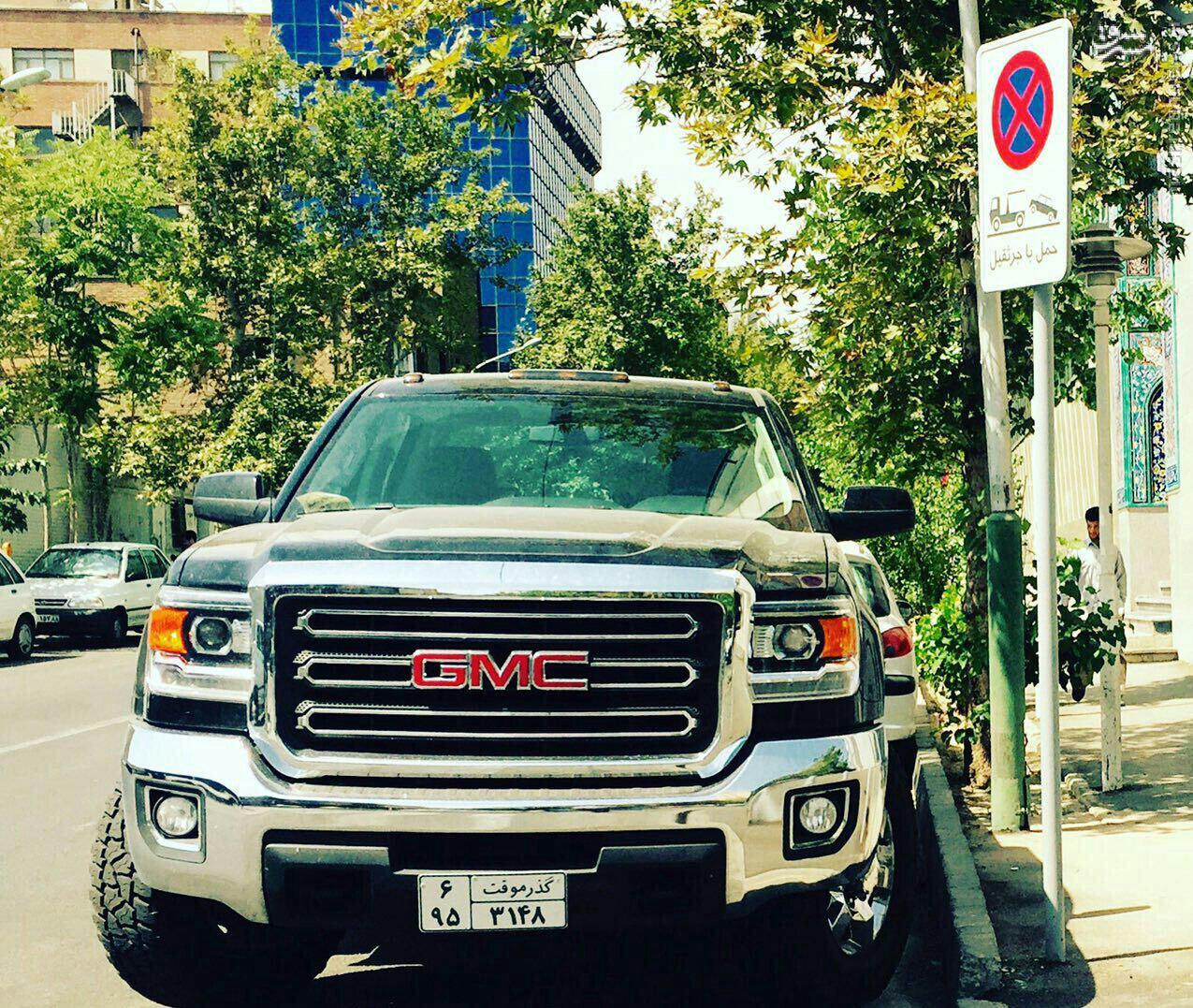 خلاف یک آمریکایی در خیابان‌های تهران+عکس