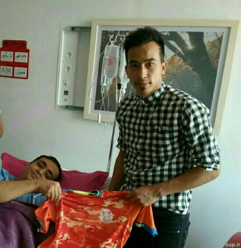 بازیکنی که برای عقد قرارداد به بیمارستان...!+عکس بازیکنی که برای عقد قرارداد به بیمارستان...!+عکس