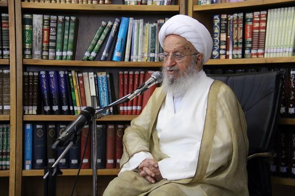 انتقاد آیت‌الله مکارم از اسراف در برخی مجالس