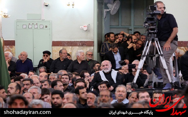 عکس/ احمدی نژاد در مسجد جامع نارمک