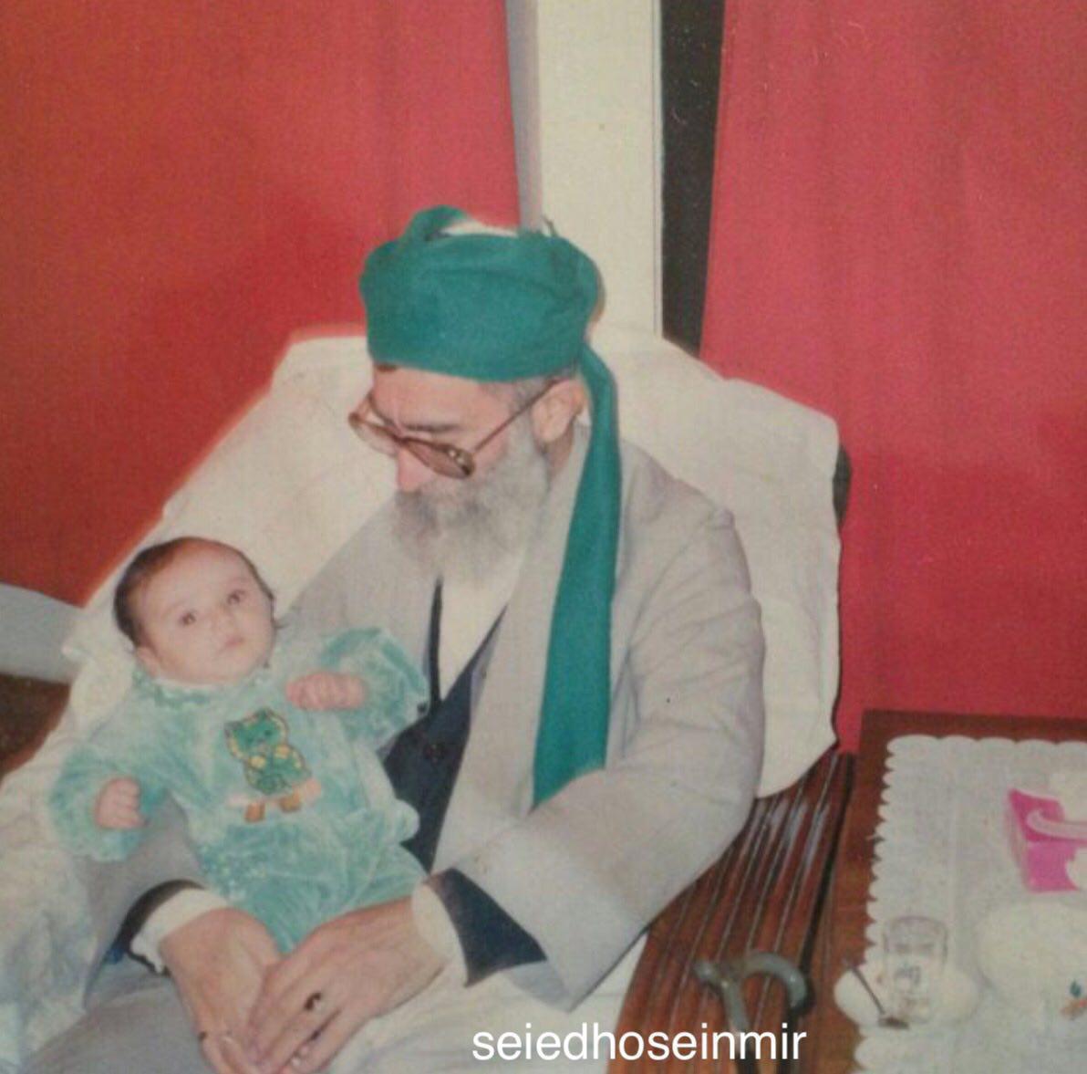 تصویری از رهبر انقلاب با عمامه سبز +عکس