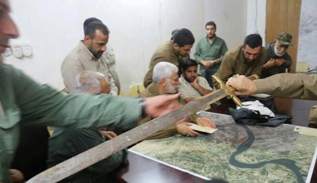شمشیری که داعشیها با آن گردن میزدند +عکس شمشیری که داعشیها با آن گردن میزدند +عکس