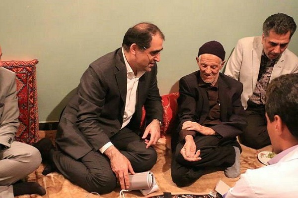 وزیر بهداشت در منزل پدر 