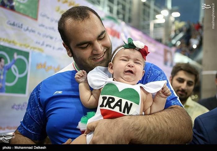 دختر بهداد سلیمی در استقبال از پدرش+عکس