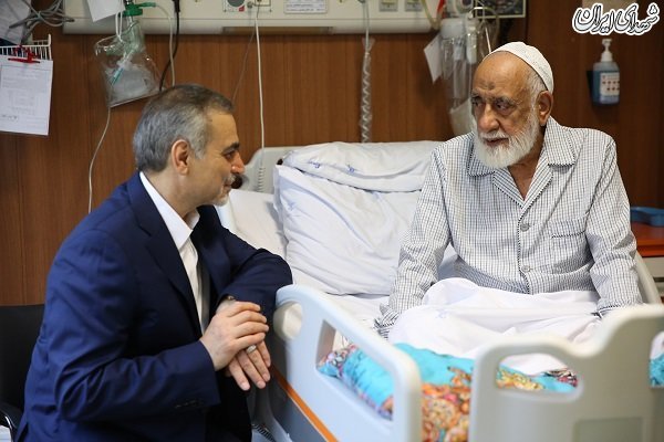 شگرد عیادت و ایجاد حاشیه امن برای دستیار ...+عکس شگرد عیادت و ایجاد حاشیه امن برای دستیار ...+عکس