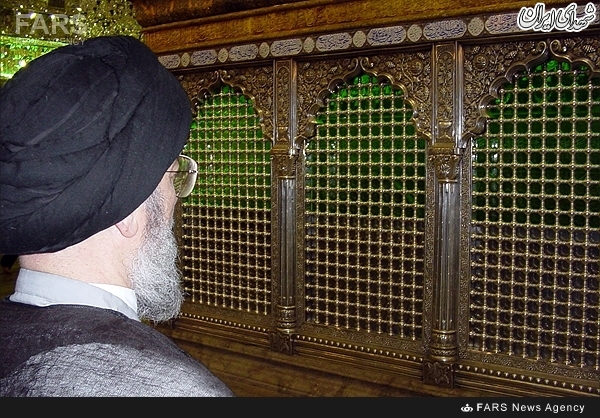 شهید آیت‌الله حکیم در حرم امیرالمومنین(ع)+عکس
