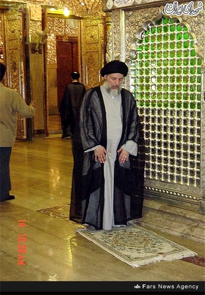 شهید آیت‌الله حکیم در حرم امیرالمومنین(ع)+عکس