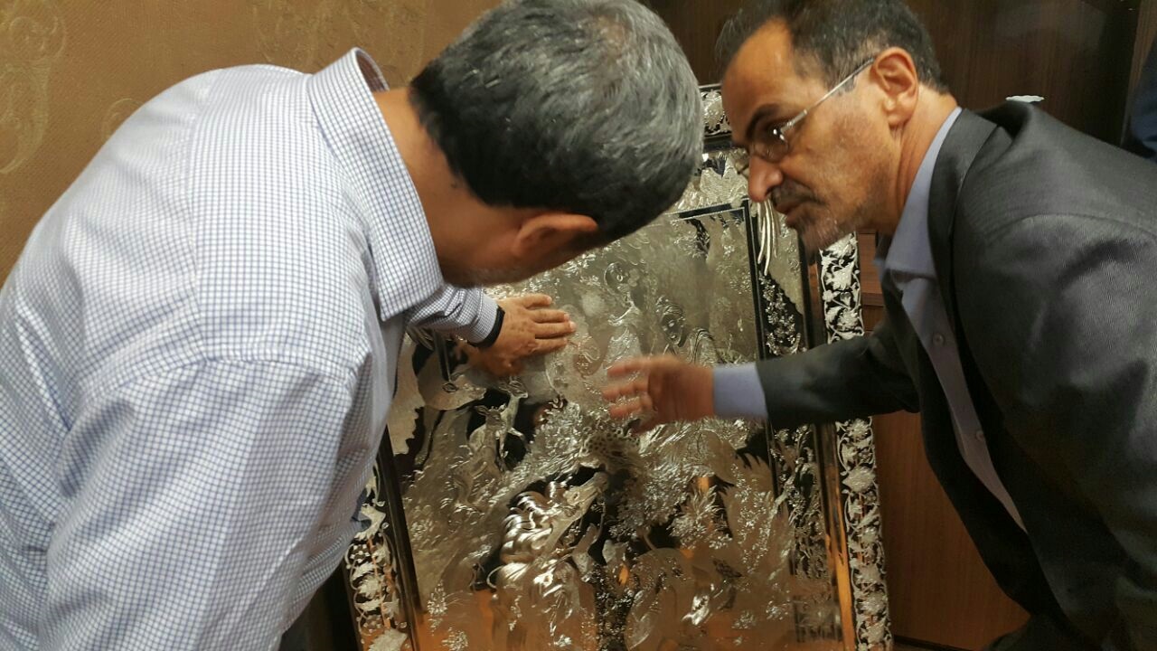 دیدار خانواده شهدای مدافع حرم با احمدینژاد+عکس دیدار خانواده شهدای مدافع حرم با احمدینژاد+عکس