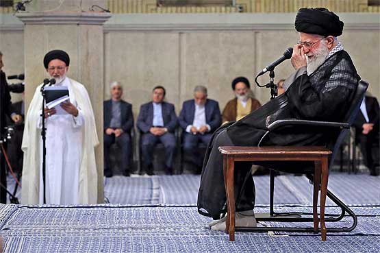 تاثر رهبر انقلاب هنگام شنیدن گزارش منا+عکس
