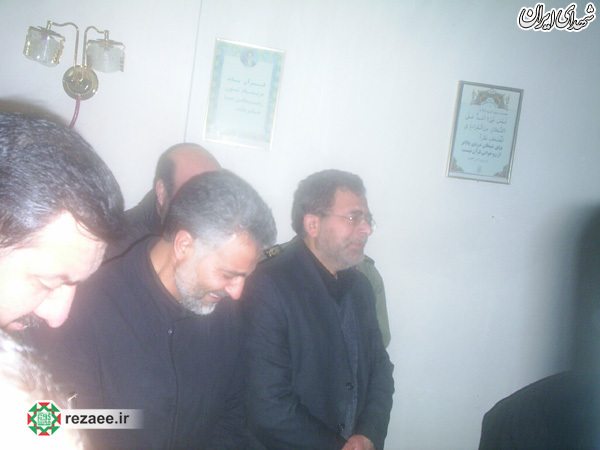 اشک حاج قاسم در فراق احمد کاظمی+عکس