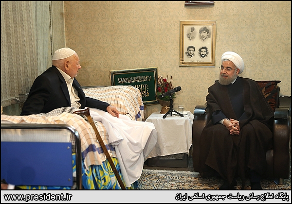 دیدار رئیس جمهور با پدر شهیدان عرب سرخی دیدار رئیس جمهور با پدر شهیدان عرب سرخی
