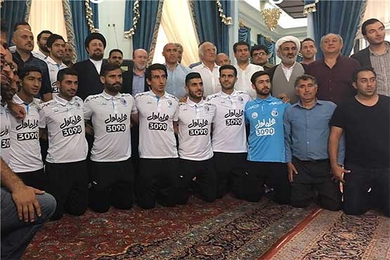 سید حسن خمینی در جمع استقلالی‌ها+عکس