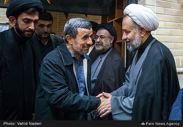 عکس/‌احمدی‌نژاد‌در‌مراسم‌ ترحیم مادر‌ مصلحی