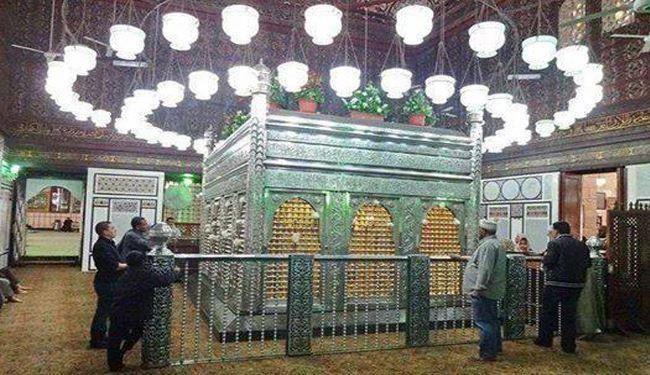 نماز خواندن احمدی نژاد در راس الحسین +عکس