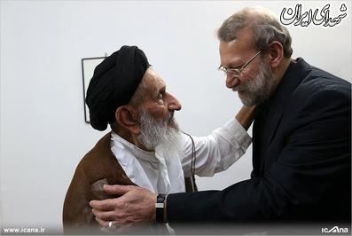 بوسه روحانی سرشناس بر پیشانی لاریجانی+عکس بوسه روحانی سرشناس بر پیشانی لاریجانی+عکس